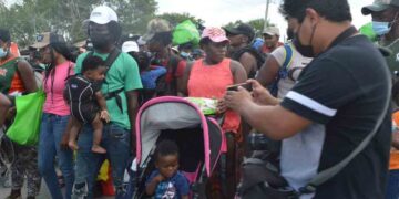 Migrantes haitianos logran pasar reten en Las Norias, San Fernando.