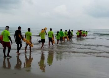 Salvavidas de Miramar  rinden homenaje a compañero fallecido
