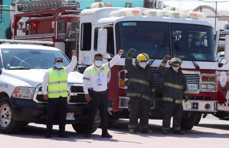 Fuerzas de seguridad y de emergencia conmemoran a víctimas de los sismos