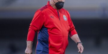 Víctor Manuel Vucetich es cesado como técnico de Chivas