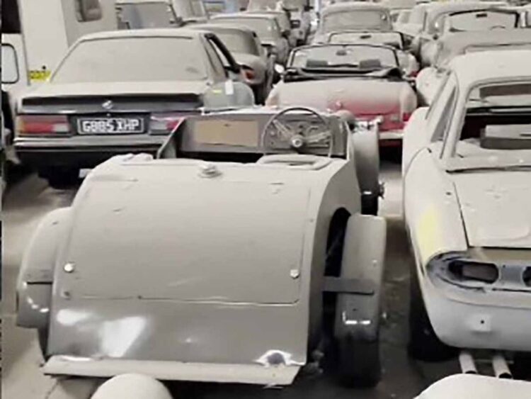Encuentran 175 autos de colección en bodega abandonada… ¡valen millones!