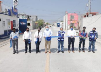 Entrega Alcalde repavimentaciones a los habitantes de Lomas del Río