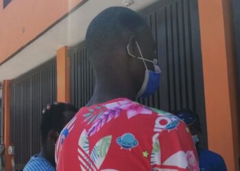Bebé de padres haitianos requiere de apoyo; no tienen recursos para solventar gastos.