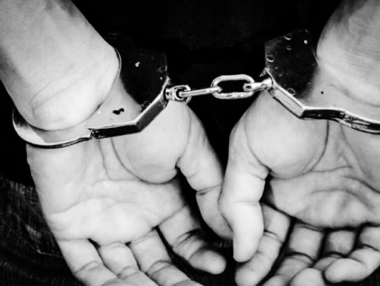 Oficiales de CBP de Laredo arrestan a fugitivo buscado por agresión sexual a un niño