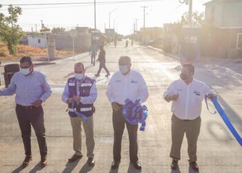 Entrega Alcalde calle con concreto hidráulico  en colonia Ampliación Voluntad y Trabajo 3