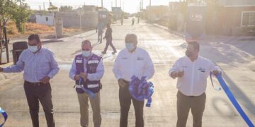 Entrega Alcalde calle con concreto hidráulico  en colonia Ampliación Voluntad y Trabajo 3