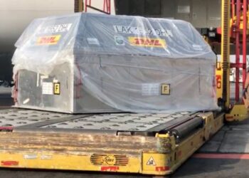 Llega a la Cd. de México nuevo embarque de vacunas covid de Pfizer