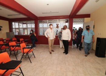 Entrega alcalde Mario López aulas y pavimentos por 16 MDP en Matamoros