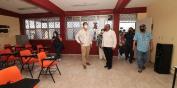 Entrega alcalde Mario López aulas y pavimentos por 16 MDP en Matamoros