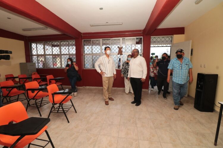 Entrega alcalde Mario López aulas y pavimentos por 16 MDP en Matamoros