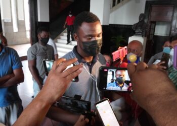Haitianos llegan a palacio municipal de Tampico a pedir ayuda 