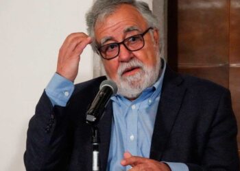 Defiende Encinas avances en caso Ayotzinapa; López Obrador pide extradición de Tomás Zerón