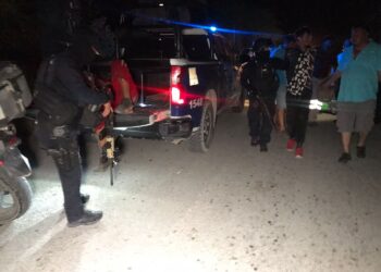 Motociclista atropelló a policías estatales