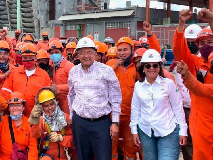 Supervisa López Obrador reconversión de refinerías en el país; inicia en Cadereyta