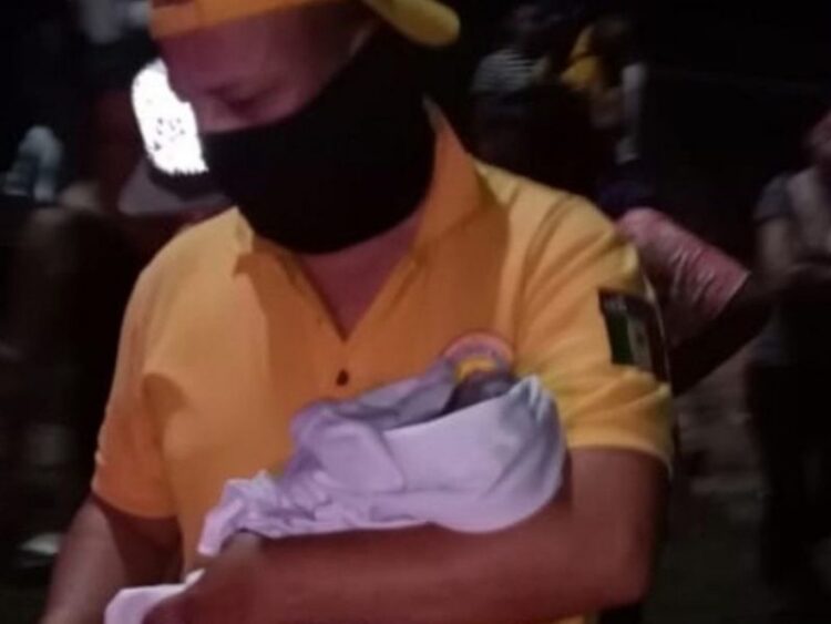 Rescatan a bebé recién nacido en predio baldío al sur de Sinaloa