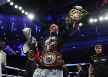 Oleksandr Usyk destrona a Anthony Joshua