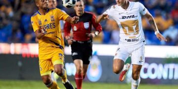 Tigres  y Pumas empatan 0-0 en Estadio Universitario