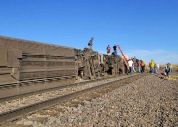 Se descarrila tren en Montana EU; hay  3 muertos y decenas de heridos
