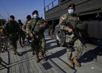 Al menos 24 muertos y 42 heridos tras motín en cárcel de Ecuador