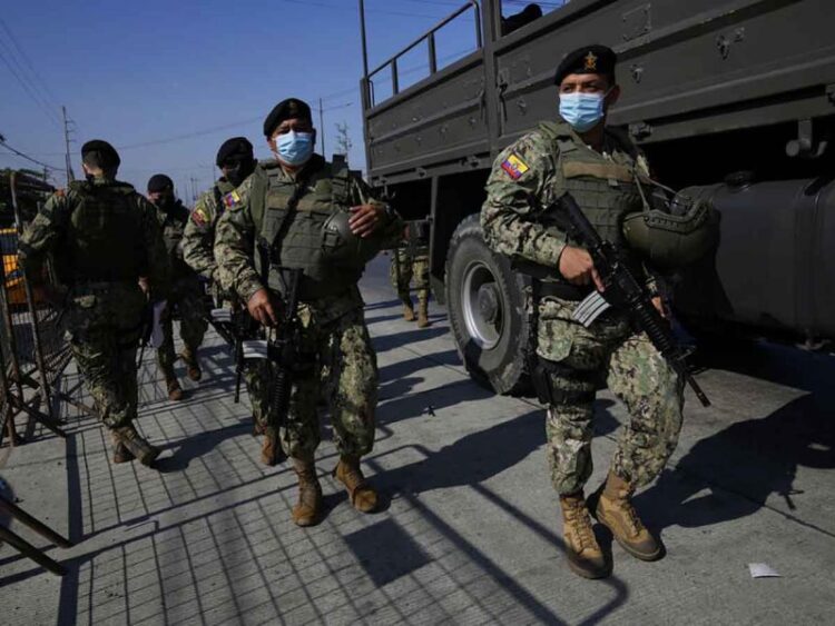 Al menos 24 muertos y 42 heridos tras motín en cárcel de Ecuador