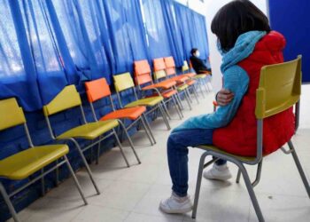 Pediatras de EU alertan sobre aumento de contagios covid en niños