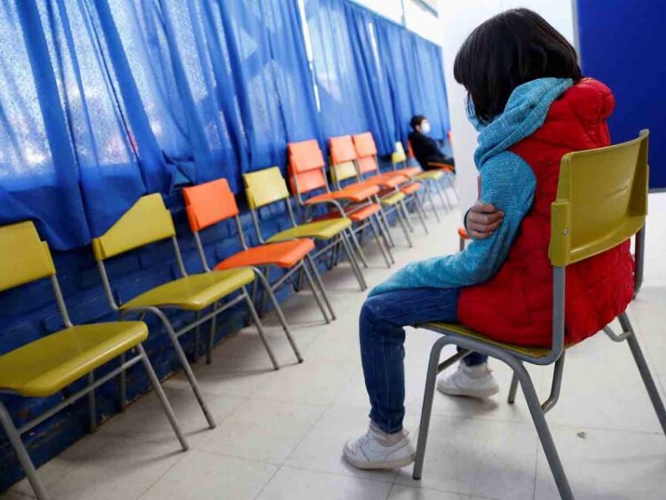 Pediatras de EU alertan sobre aumento de contagios covid en niños