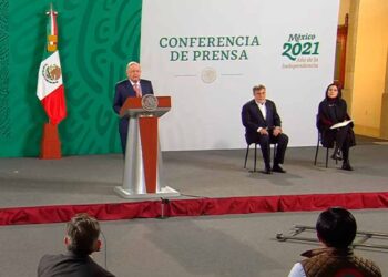 Formaliza AMLO la salida de “su hermano” Julio Scherer del gabinete