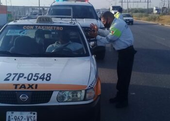 Concientiza Tránsito en autobuses  y taxis en prevención del Covid-19