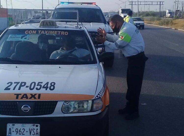 Concientiza Tránsito en autobuses  y taxis en prevención del Covid-19