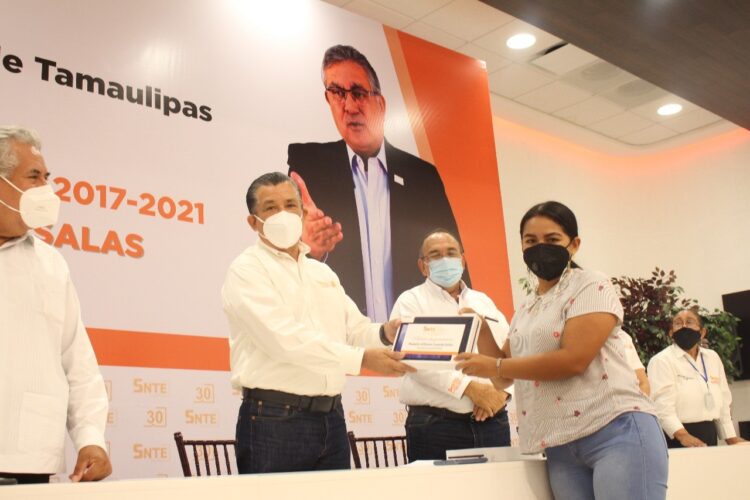 Egresados de normales aprendieron nuevos métodos para educar: SNTE