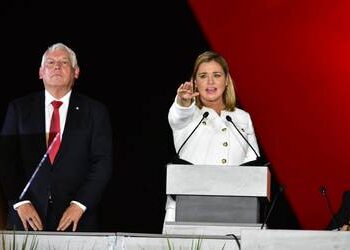 Maru Campos asume gubernatura de Chihuahua; hereda bancarrota de Corral