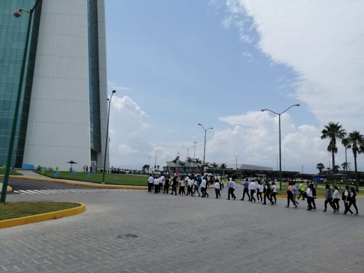 Realizan simulacro en Torre Bicentenario