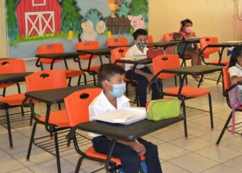 Suspenden clases en tres escuelas por Covid