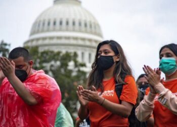 Buscan proteger permanentemente a solicitantes de DACA