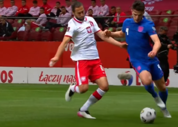 Inglaterra no pudo con Polonia pero sigue en el primer lugar