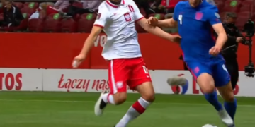 Inglaterra no pudo con Polonia pero sigue en el primer lugar
