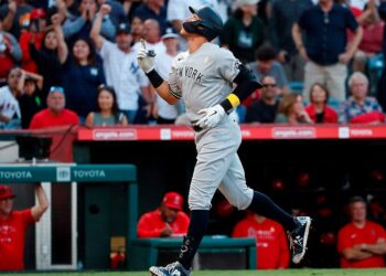 Yankees aprovechan y barren la serie ante Boston