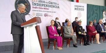 AMLO aprovechó el desfile militar para pedir a EU levantar el bloqueo contra Cuba