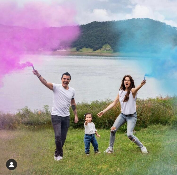 Claudia Álvarez en espera de mellizos