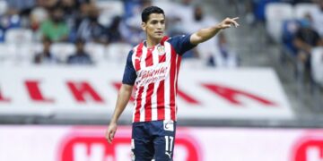 Chivas hace caso omiso a críticas externas: