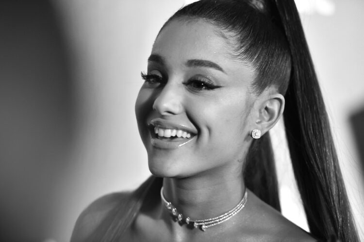 R.e.m. nueva línea de maquillaje de Ariana Grande