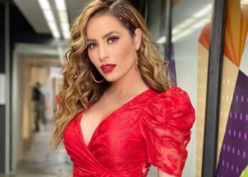 Cynthia Rodríguez se luce como reina de belleza en entallado vestido rojo