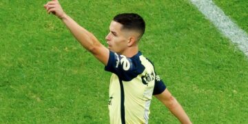 America se mantiene de lider