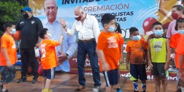 Reconocen deportistas de Tampico apoyo de Héctor Garza González