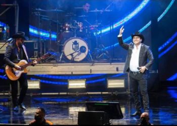 Julión Álvarez se presenta en el Auditorio Telmex