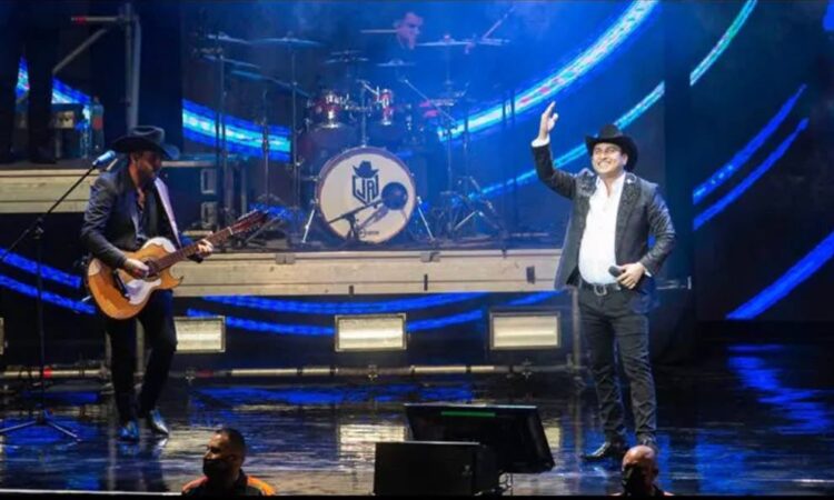 Julión Álvarez se presenta en el Auditorio Telmex