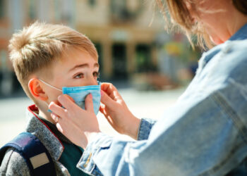 Llega EU a su pico más alto de contagios infantiles por Covid