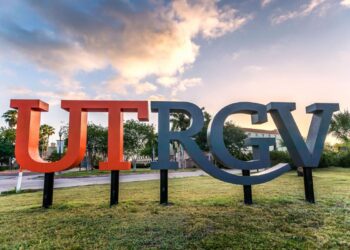 Buscan con referéndum a estudiantes traer  futbol americano colegial a UTRGV