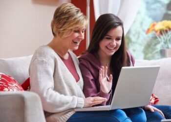 Facebook planea avisar a papás que hacen sus hijos en Internet