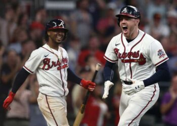 Bravos eliminan a Cerveceros con jonrón de Freeman